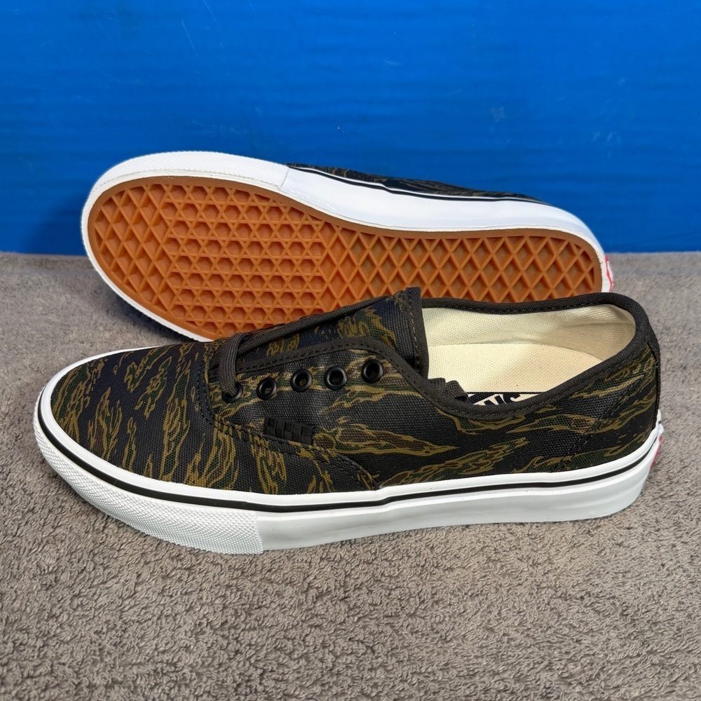 Vans authentic 
Tiger camo 
Brand new